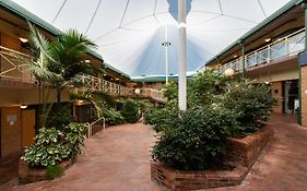 Mayfair Plaza Motel And Apartments
